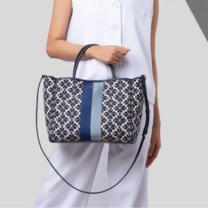 Kate Spade Flower Jacquard Stripe Everything Medium Tote blue and navy